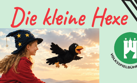 Die kleine Hexe fliegt mit dem Raben Abraxas zum Blogsberg