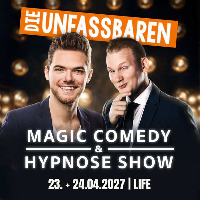 Plakat für die Show 'Die Unfassbaren' mit zwei Männern im Anzug, die für eine Magic Comedy & Hypnose Show werben.