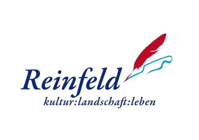 Logo der Stadt Reinfeld mit Schriftzug und Feder.