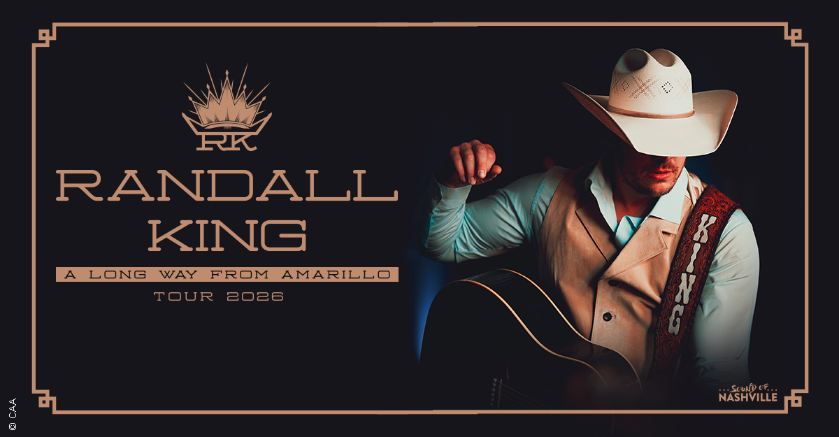 Ein Mann mit Cowboyhut spielt Gitarre. Der Text auf dem Bild lautet: Randall King - A Long Way From Amarillo Tour 2026.