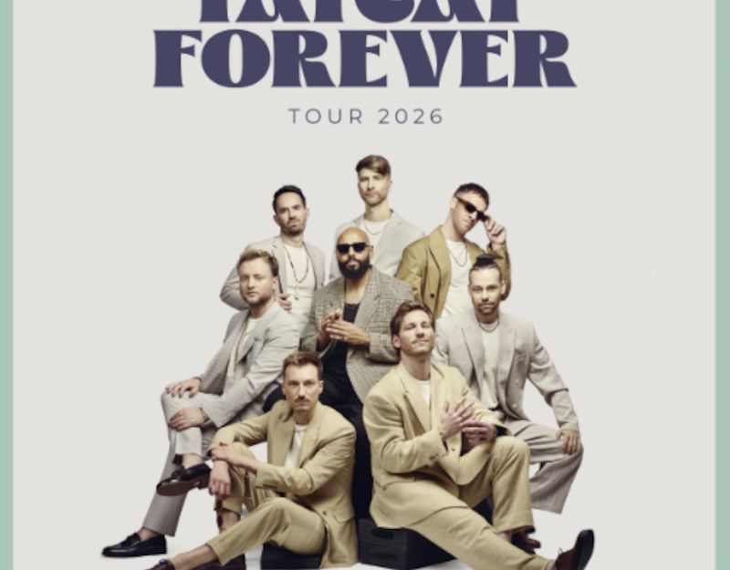 Bandfoto von FATCAT für die FOREVER Tour 2026 mit acht Männern in Anzügen.