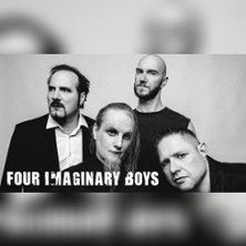 Vier Männer in Schwarz-Weiß-Porträt mit dem Text 'Four Imaginary Boys'.