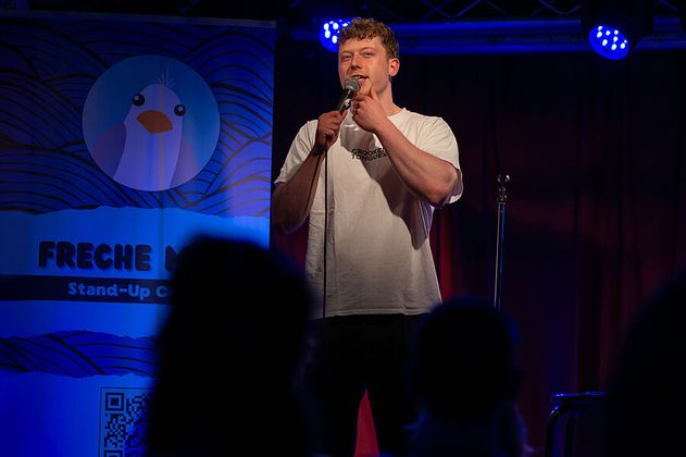 Freche Möwe Stand Up Comedy
                                - Authentisch. Ehrlich. Live.