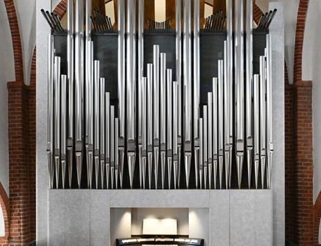 View of the new Winterhalter organ.