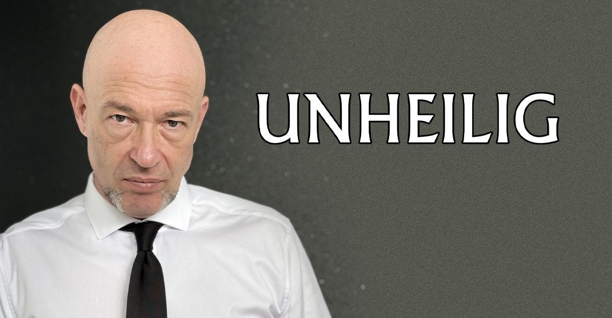 Ein Mann in Hemd und Krawatte vor einem grauen Hintergrund mit dem Schriftzug 'Unheilig'.