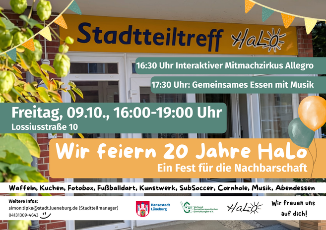 Plakat vor dem Stadtteiltreff HaLo in Lüneburg mit bunten Wimpeln, Ballons und Veranstaltungsinfos zum 20-jährigen Jubiläum.