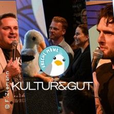 Collage von Stand-up-Comedians auf der Bühne mit einem Möwen-Logo in der Mitte.