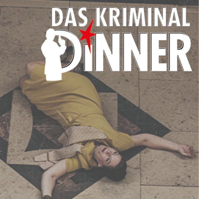 Frau in gelbem Kleid liegt auf dem Boden, umgeben von geometrischen Mustern. Text: Das Kriminal Dinner.
